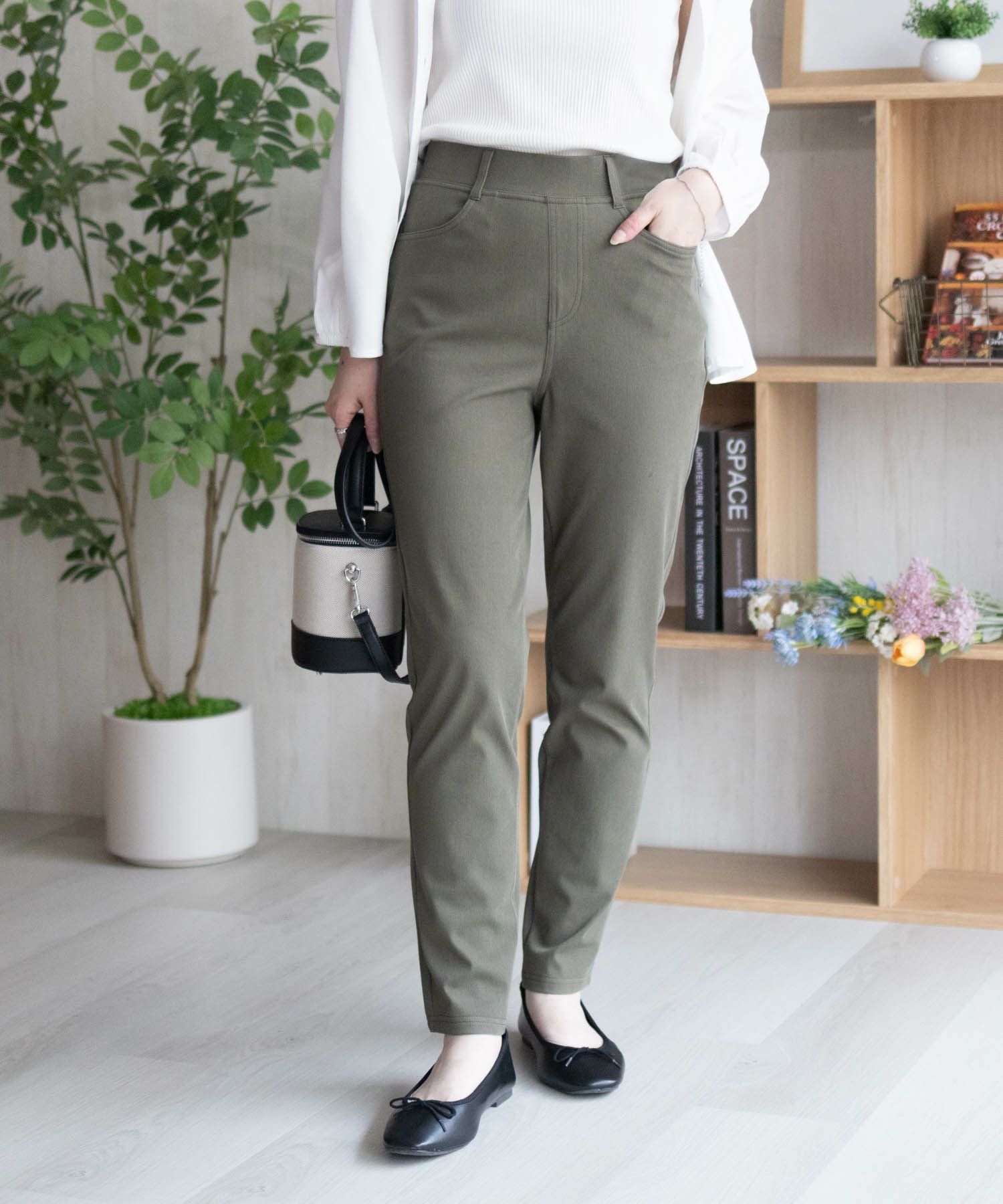 nAvy SARARI ひんやりフローズンストレートパンツ レディース