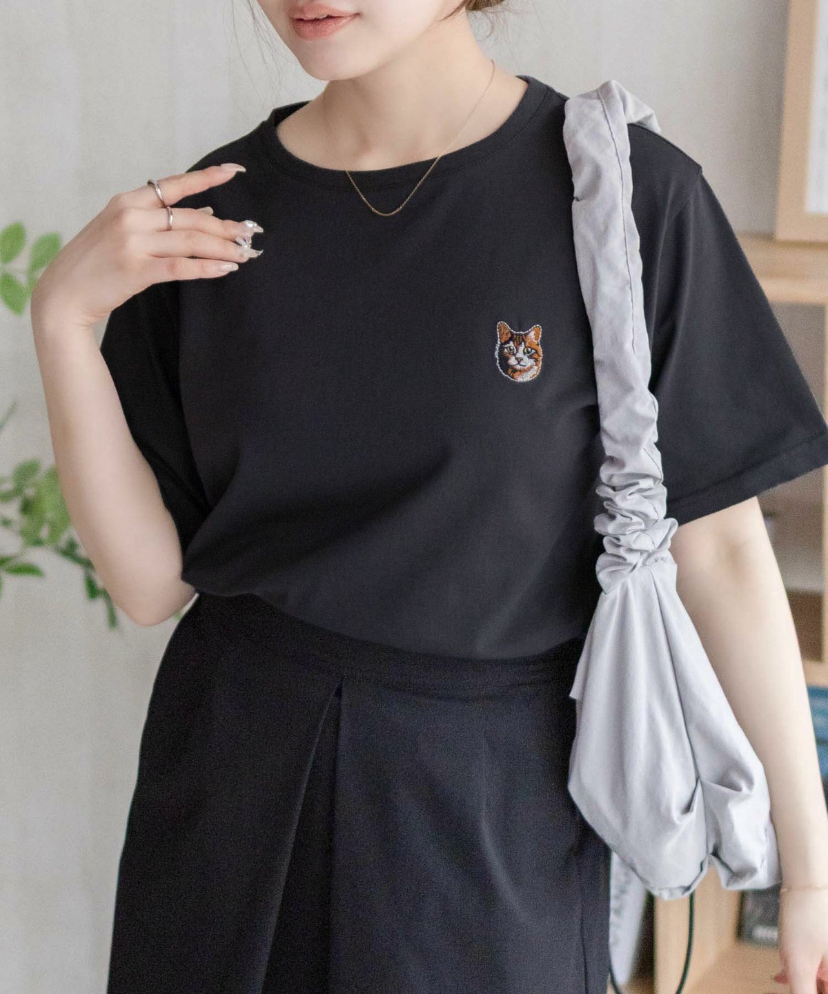 nAvy ネコ刺繍Tシャツ レディース ネコポス 対応商品