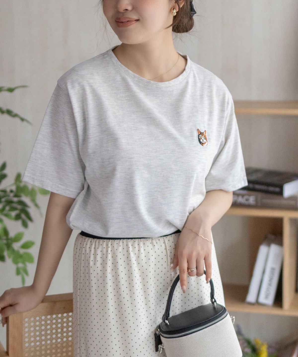 nAvy ネコ刺繍Tシャツ レディース ネコポス 対応商品