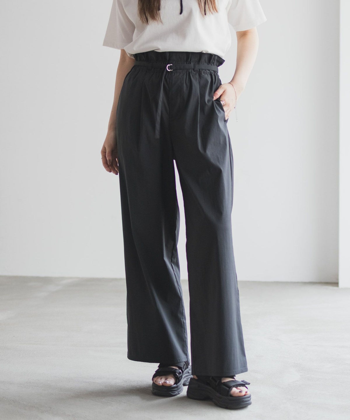 nAvy SARARI ベルト付きハイウエストパンツ レディース