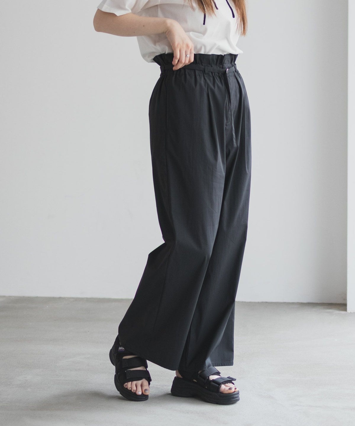 nAvy SARARI ベルト付きハイウエストパンツ レディース