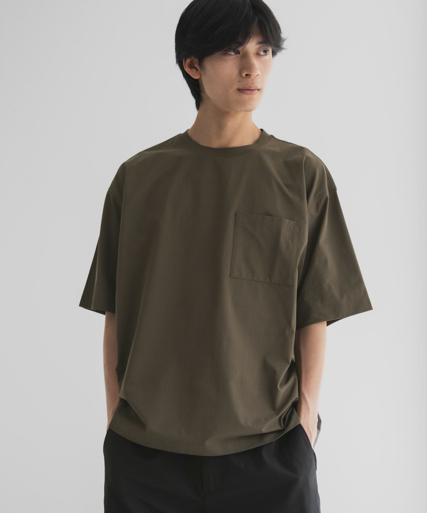 【ブラウン】テクスチャーメッシュクルーネックTシャツ GU公式 | メッシュテクスチャー クルーネックT(5分袖)(メンズ)