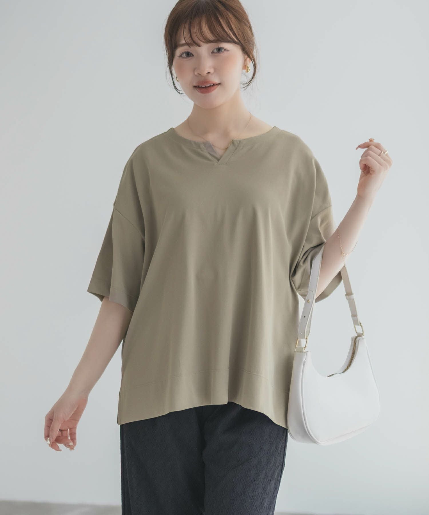 マドンナ 　Celebration　スキニーフィット Tシャツ nAvy エブリーT 汗じみ軽減 キーネックTシャツ レディース