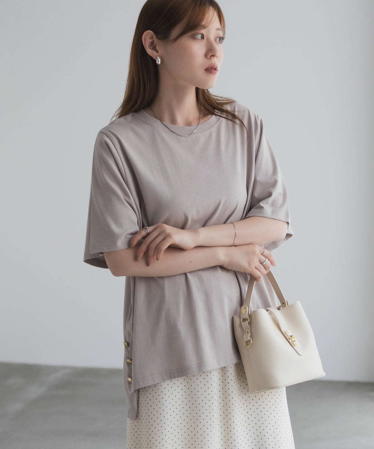 nAvy 裾ボタンオーバーTシャツ レディース ネコポス 対応商品