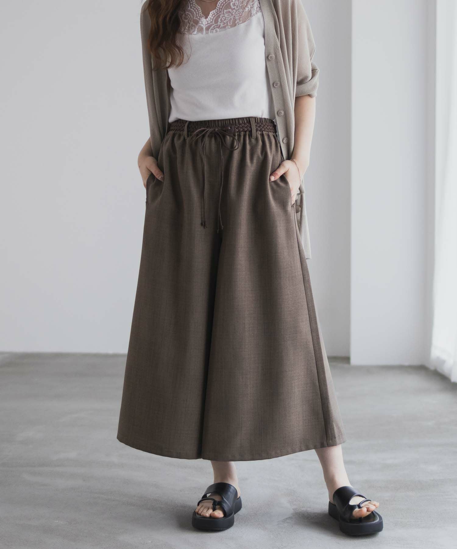 ダークブラウンワイドレッグ クロップドパンツ セール】 ファインウールストレッチ ワイドクロップドパンツ