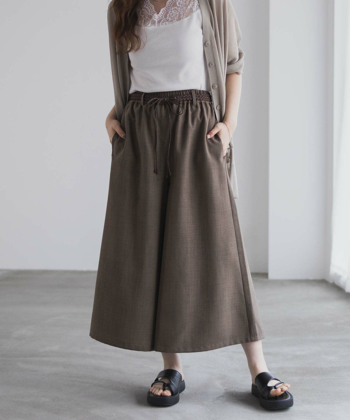 nAvy ベルト付きワイドクロップドパンツ レディース