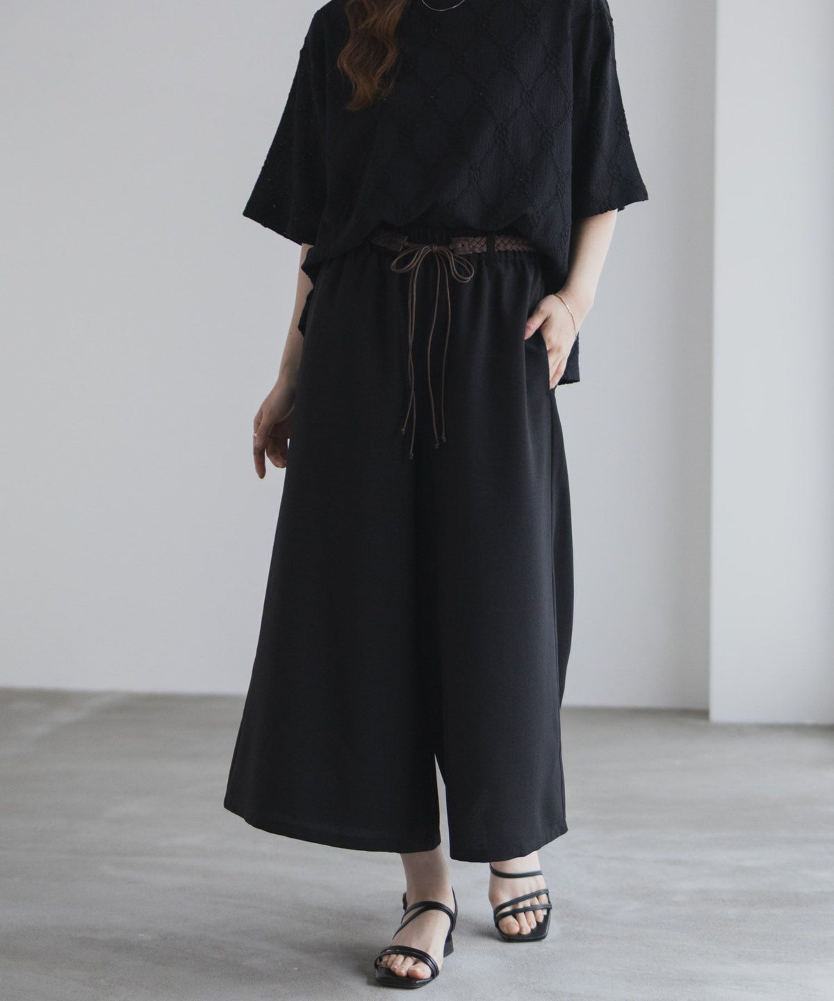 nAvy ベルト付きワイドクロップドパンツ レディース