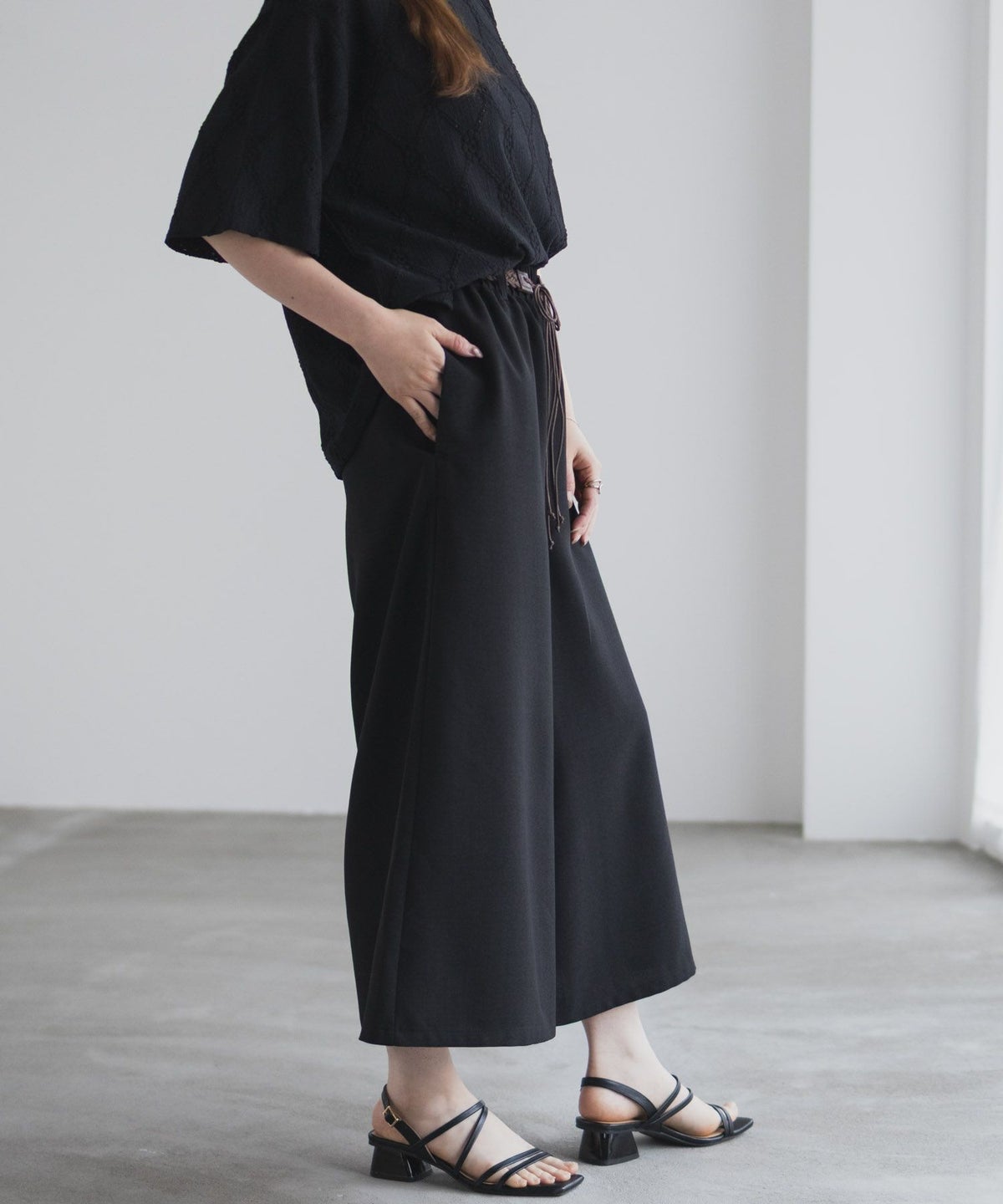 nAvy ベルト付きワイドクロップドパンツ レディース