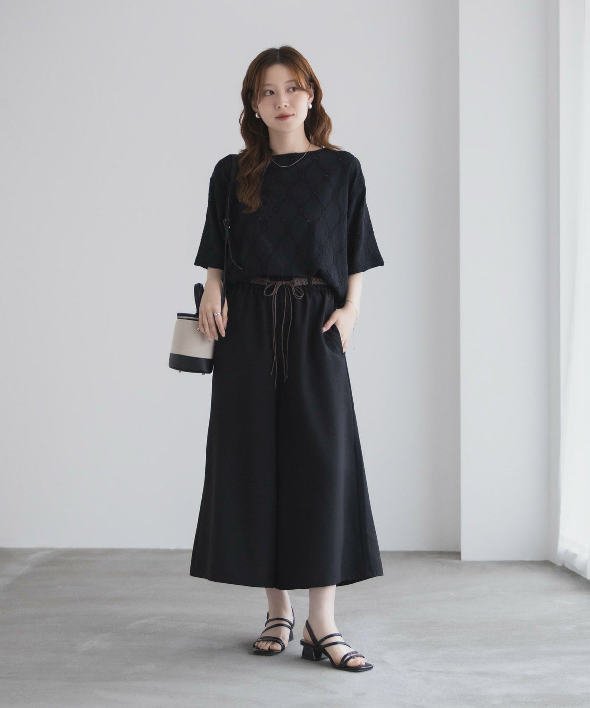 nAvy ベルト付きワイドクロップドパンツ レディース