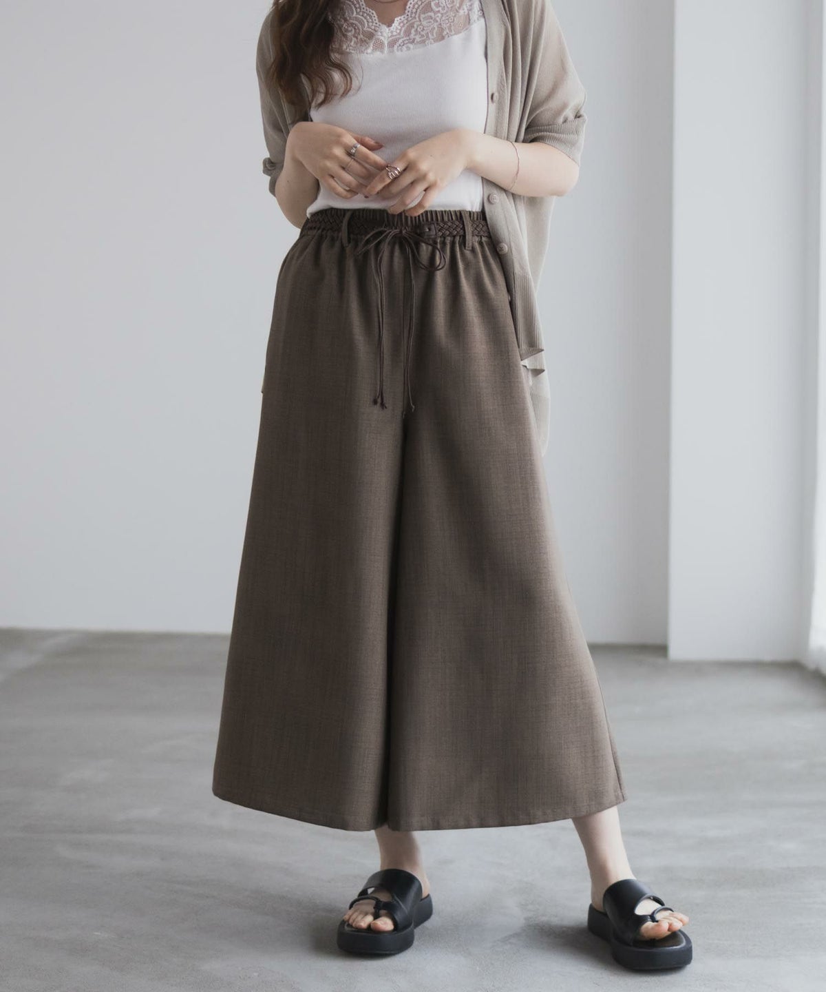 nAvy ベルト付きワイドクロップドパンツ レディース