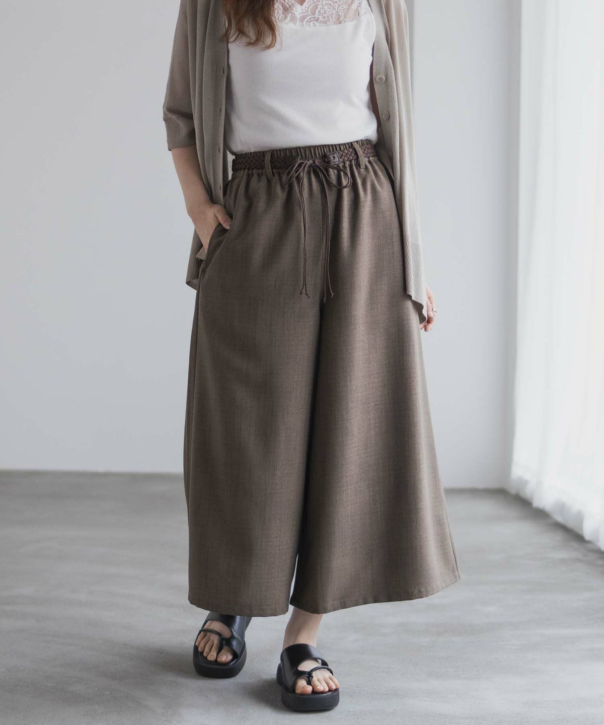 nAvy ベルト付きワイドクロップドパンツ レディース