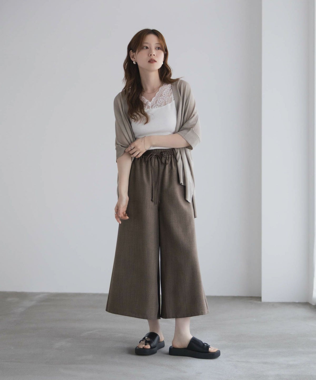 nAvy ベルト付きワイドクロップドパンツ レディース