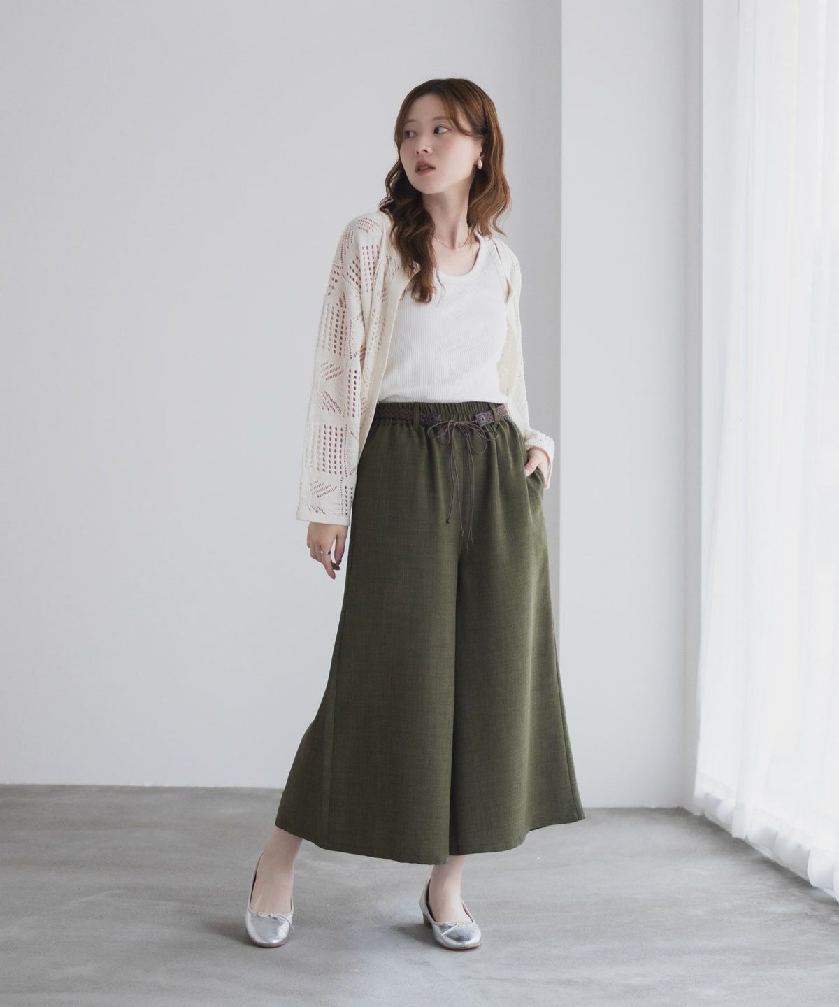 nAvy ベルト付きワイドクロップドパンツ レディース