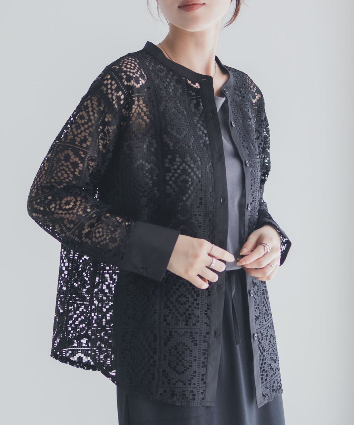 Idnes クロシェライクレース羽織ノーカラーシャツ レディース