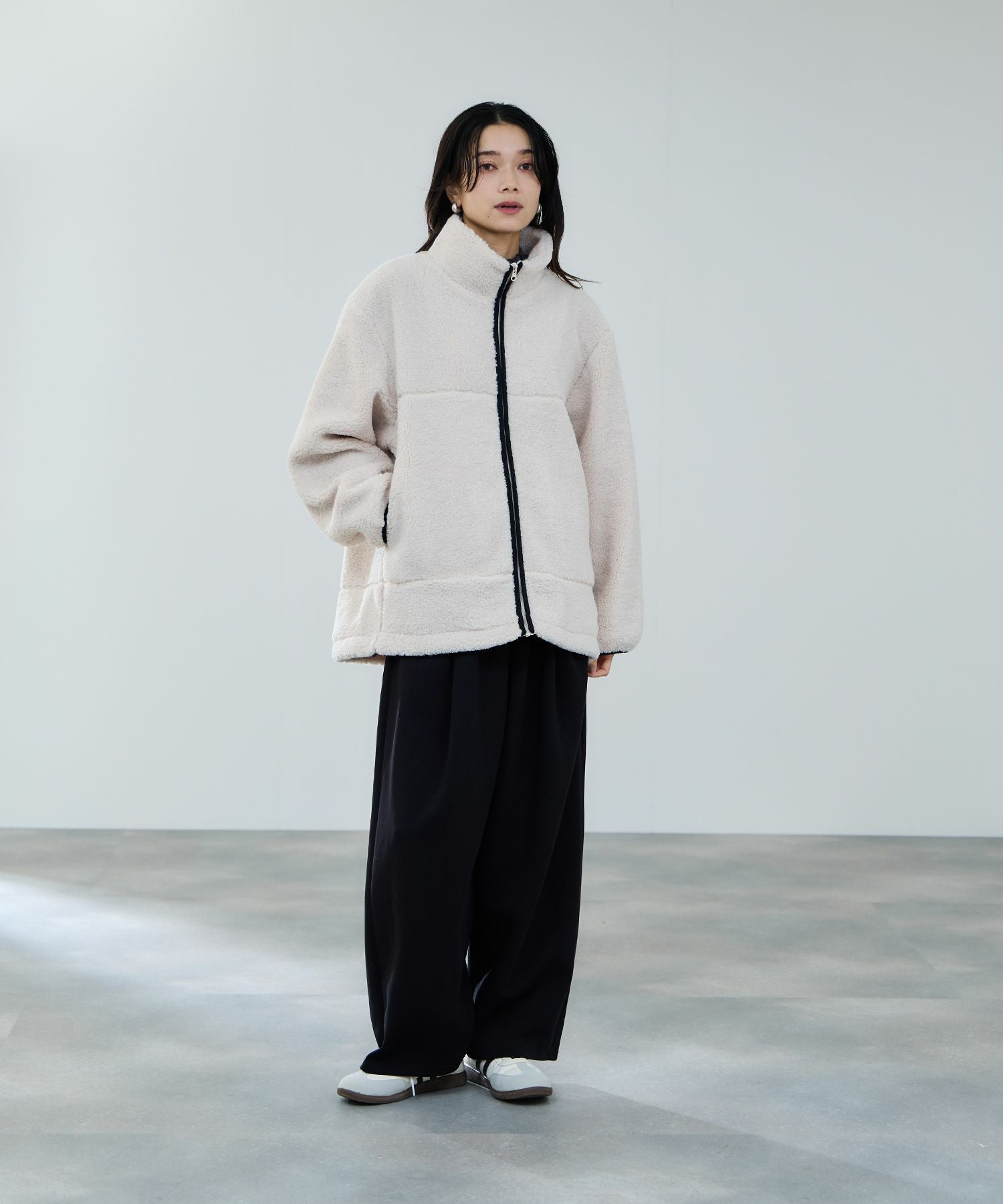 milli de l'air ポンチ素材 リラックスカーブパンツ レディース