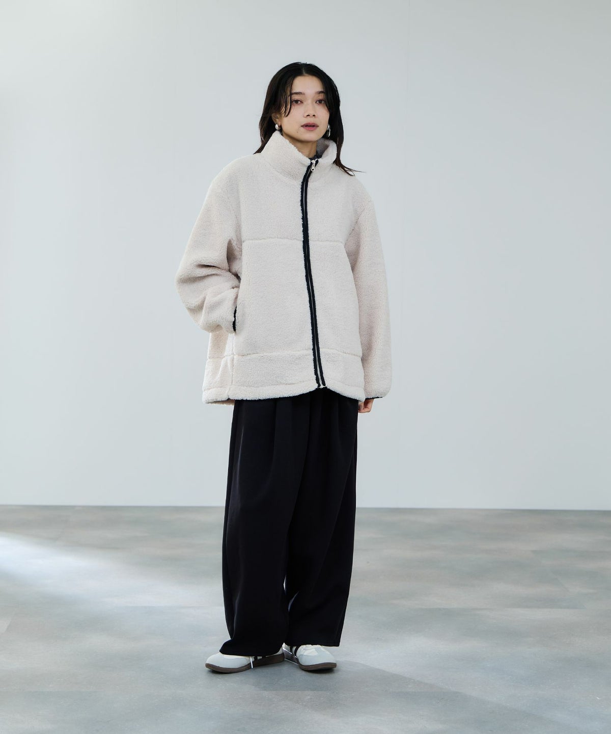 milli de l'air ポンチ素材 リラックスカーブパンツ レディース