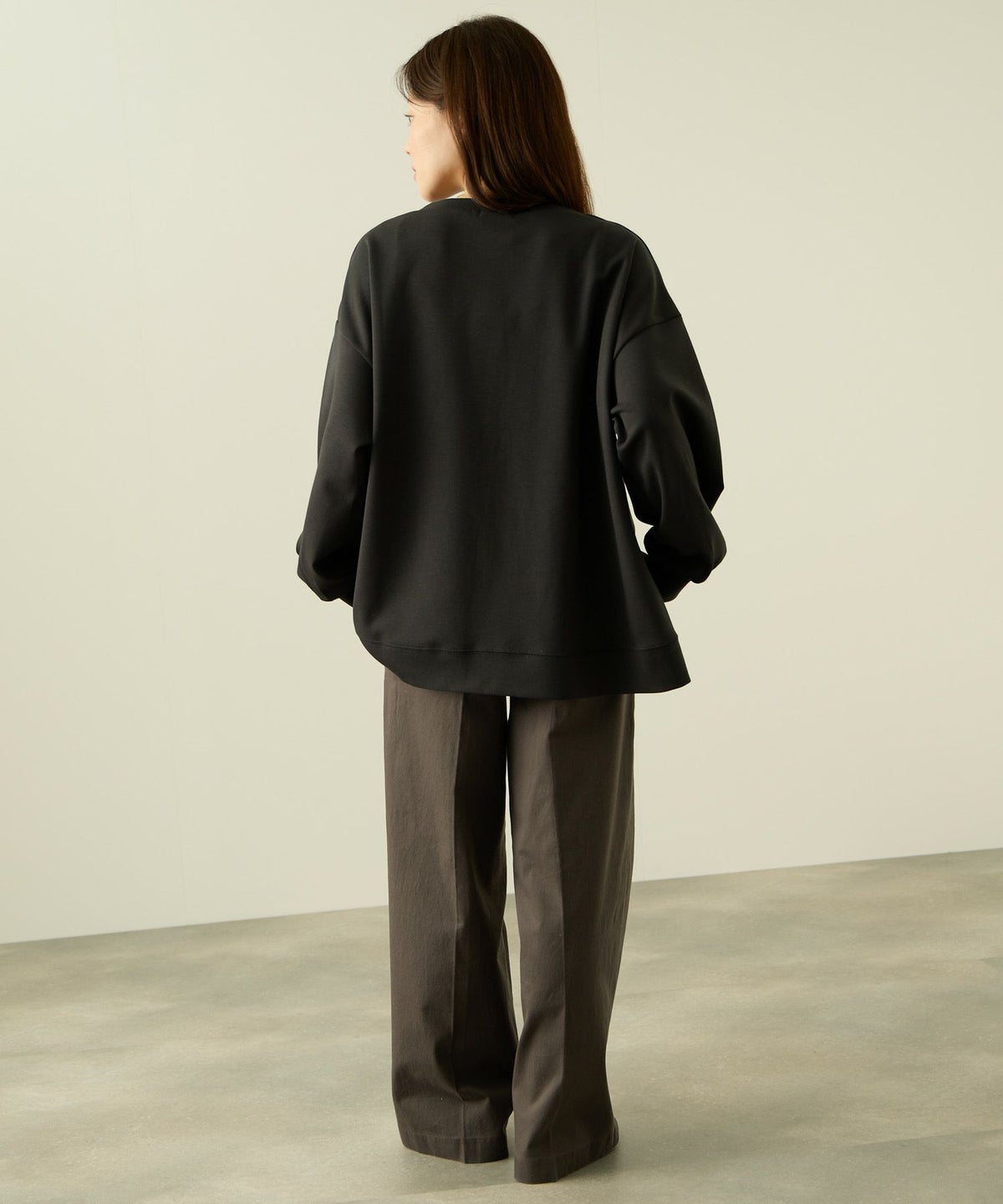 nAvy ポンチ素材 ロゴプリントプルオーバー レディース