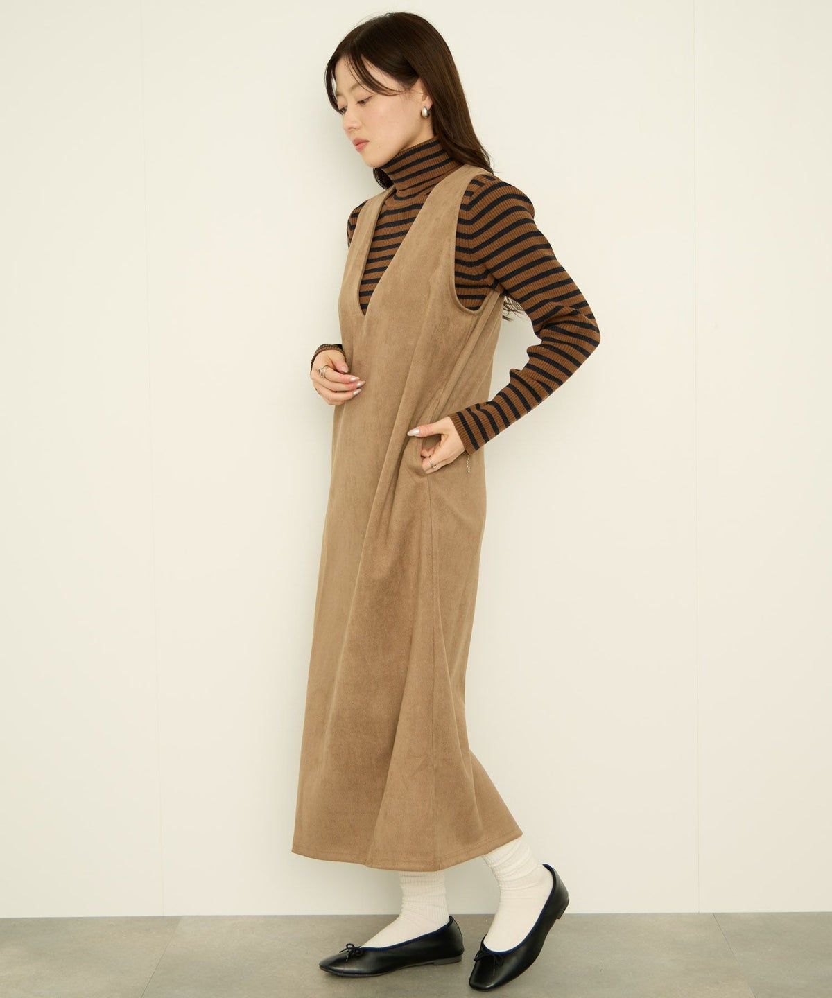 nAvy ポンチ素材 フェイクスエードジャンパースカート レディース