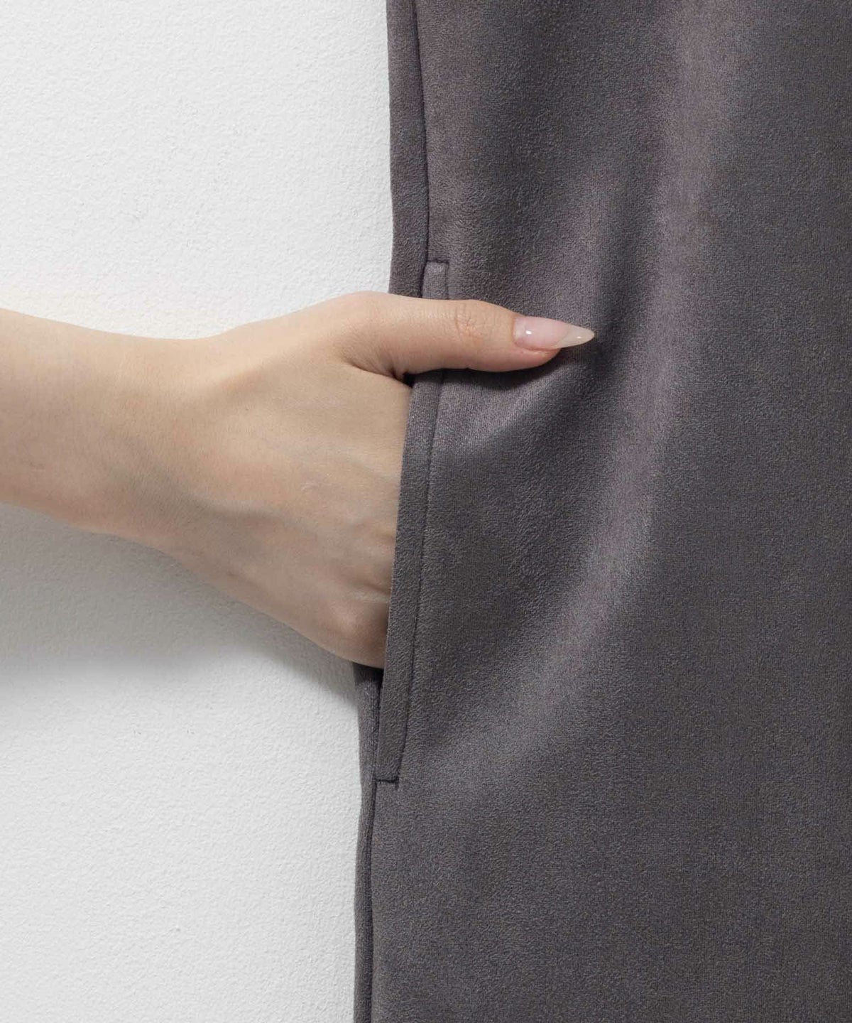 nAvy ポンチ素材 フェイクスエードジャンパースカート レディース