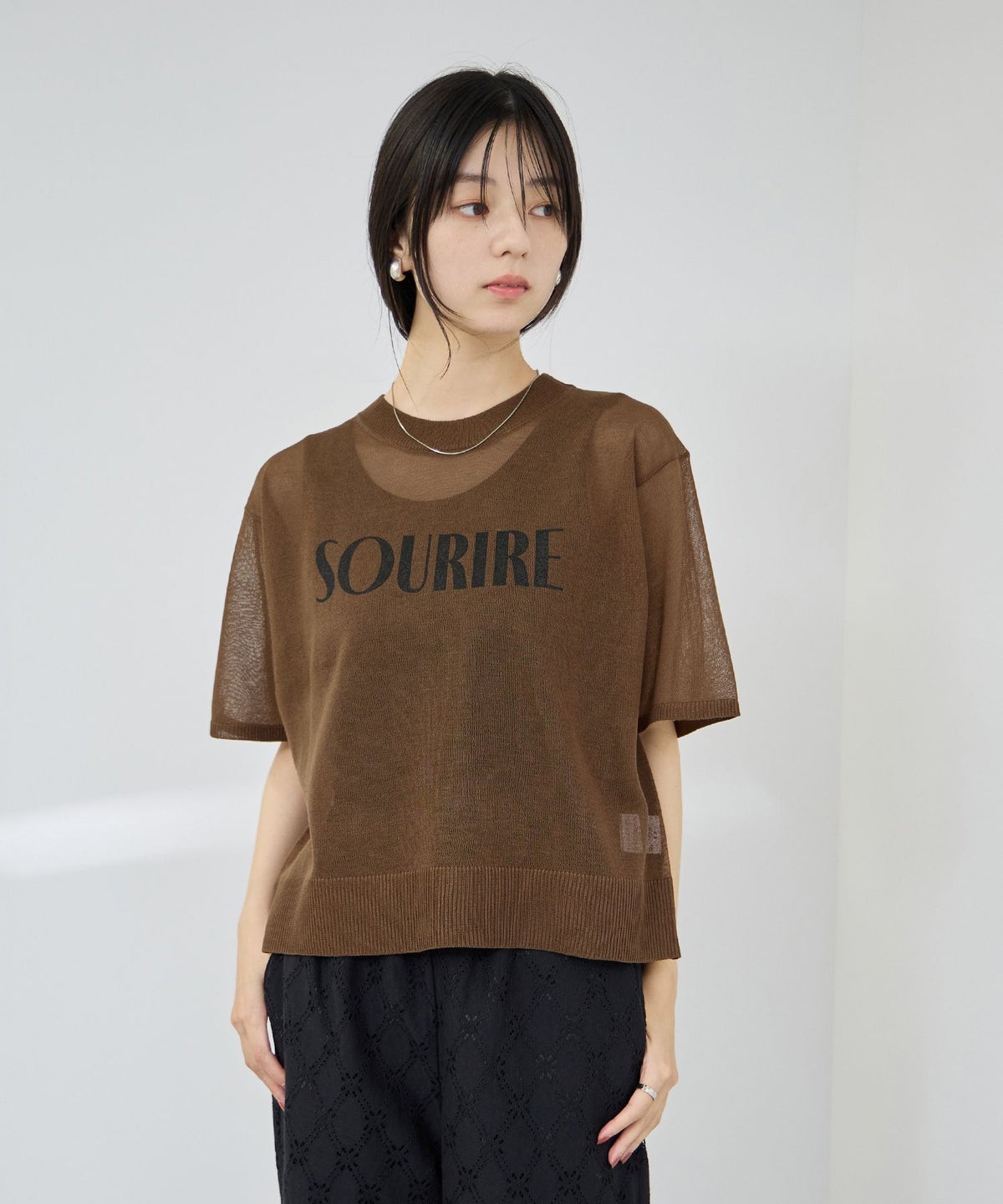  Idnes シアーロゴハーフスリーブニット レディース
