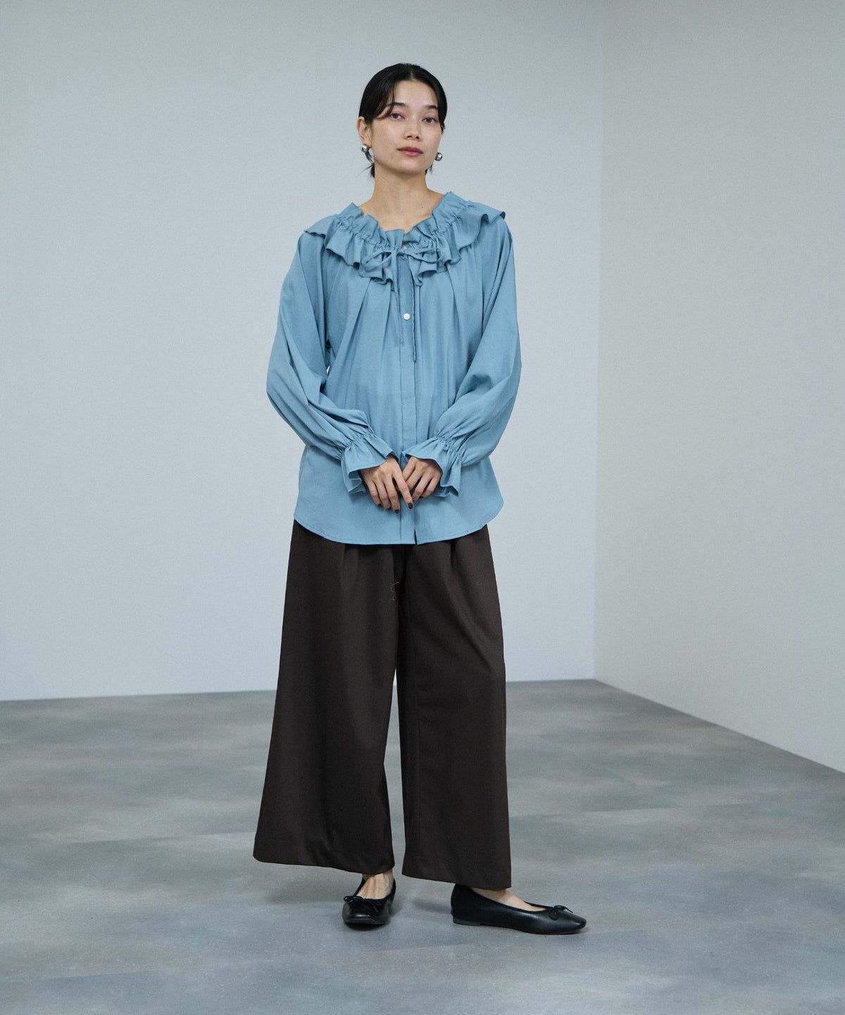 milli de l'air フリルネックボウタイブラウス レディース