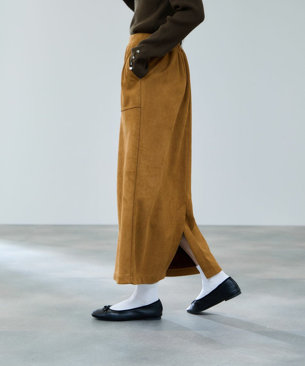 milli de l'air スエードライクポンチ素材Iラインスカート レディース