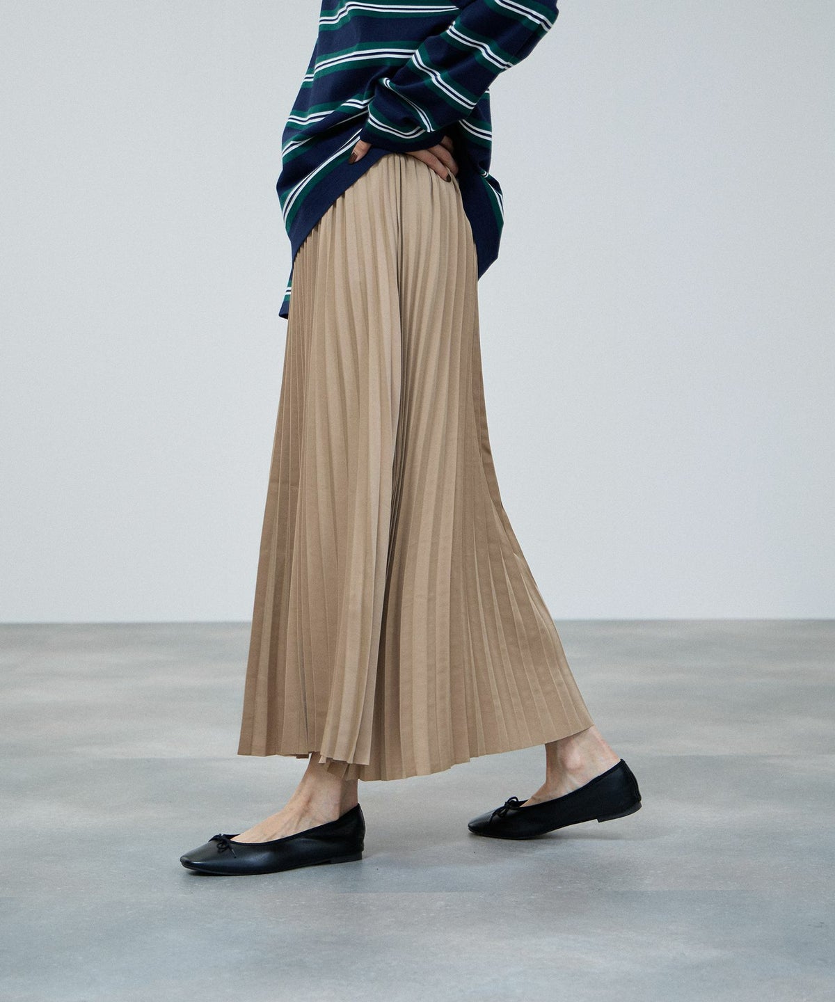 milli de l'air サテンストレッチプリーツスカート レディース