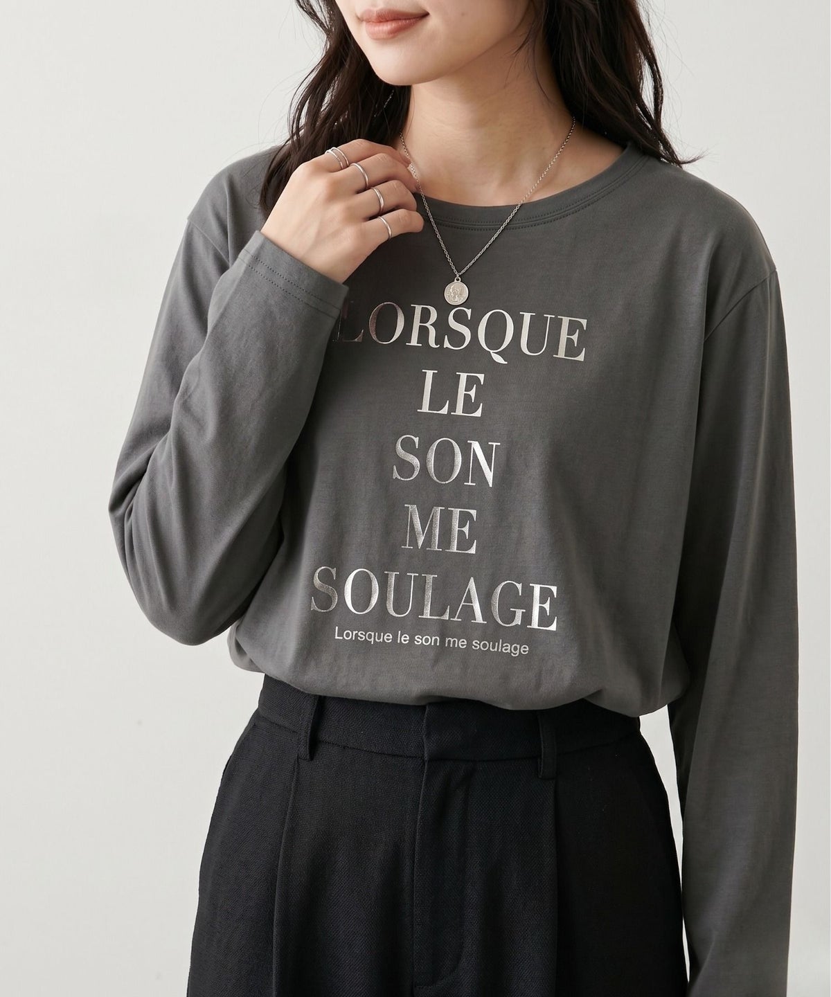 Idnes 箔ロゴプリントロングスリーブTシャツ レディース メール便 対応商品