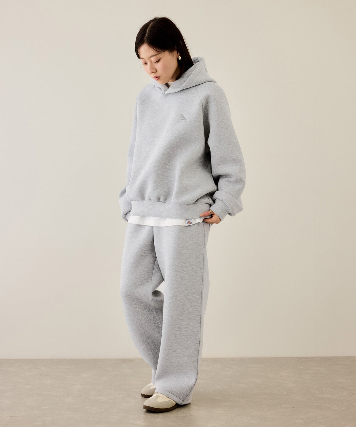 nAvy ポンチ素材ワイドパーカー レディース