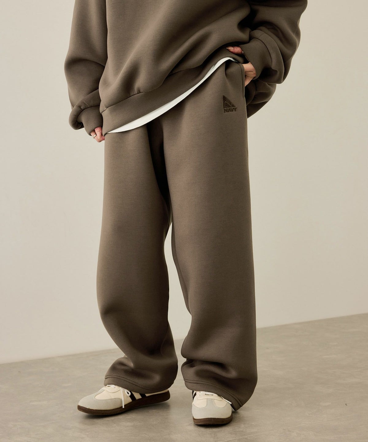 nAvy ポンチ素材ワイドパンツ レディース