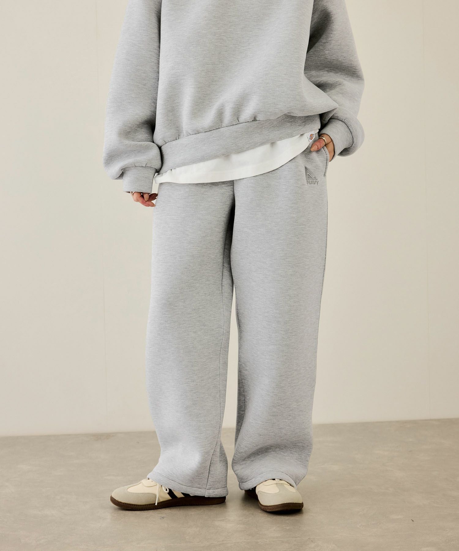 nAvy ポンチ素材ワイドパンツ レディース