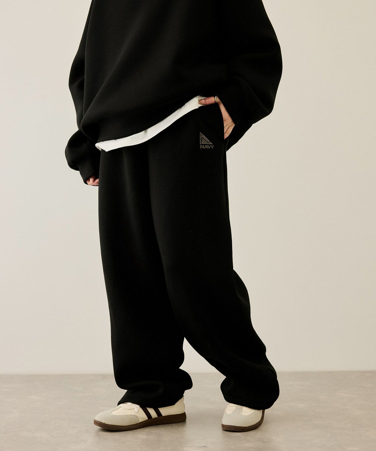 nAvy ポンチ素材ワイドパンツ レディース
