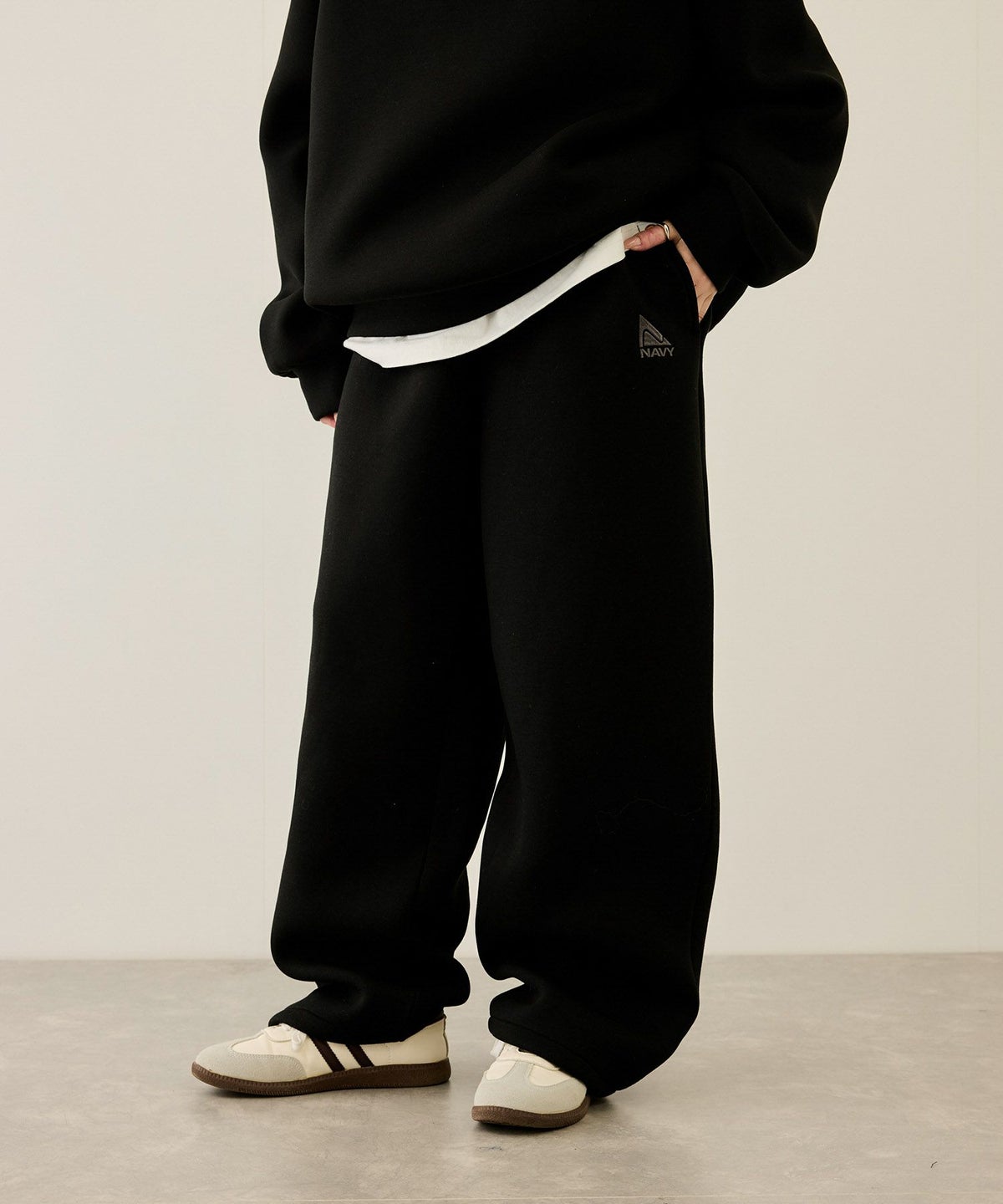 nAvy ポンチ素材ワイドパンツ レディース