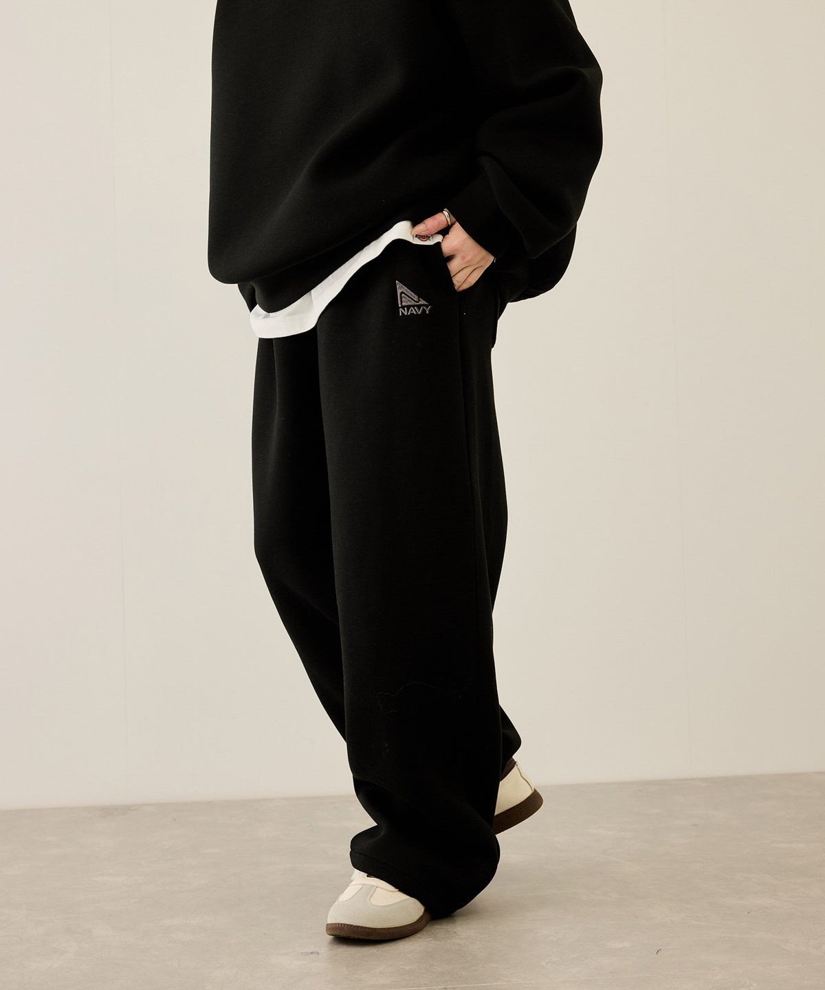 nAvy ポンチ素材ワイドパンツ レディース