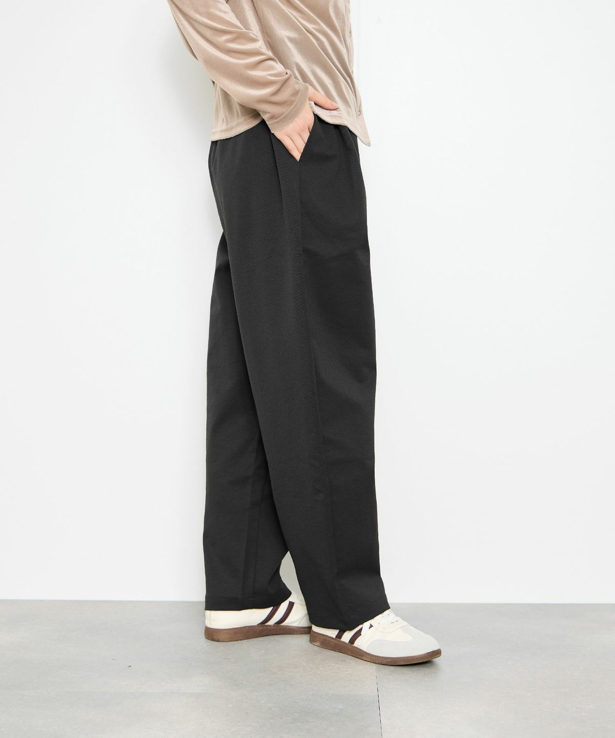 Idnes ギャバドロストテーパードパンツ レディース