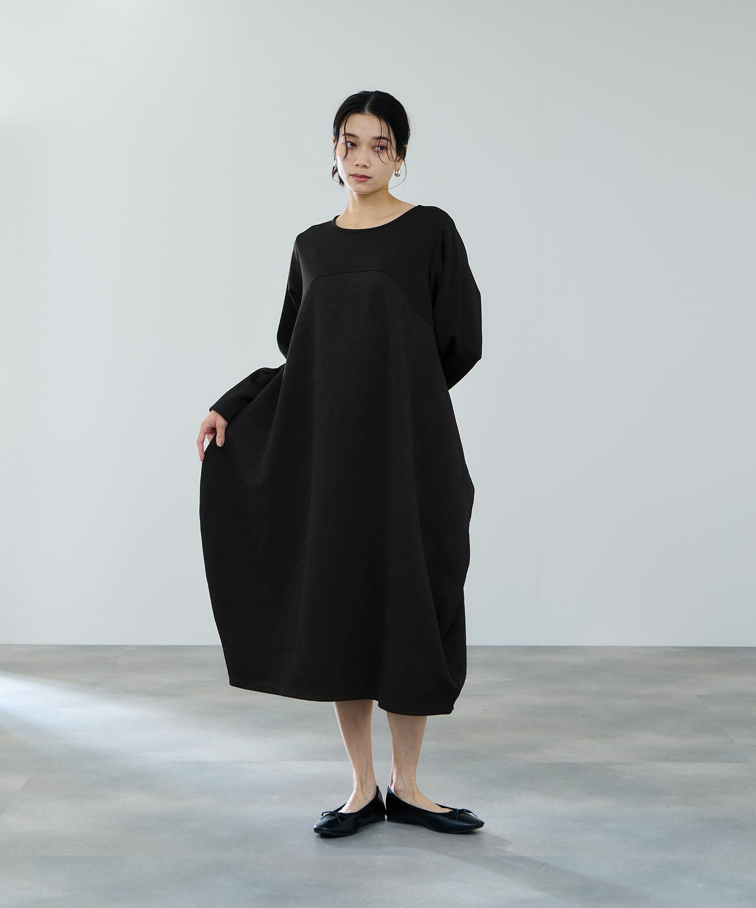 新品　ヤマダヤ　resil レジル　コクーンシルエットミディワンピース　ブラック 720302-1.jpg