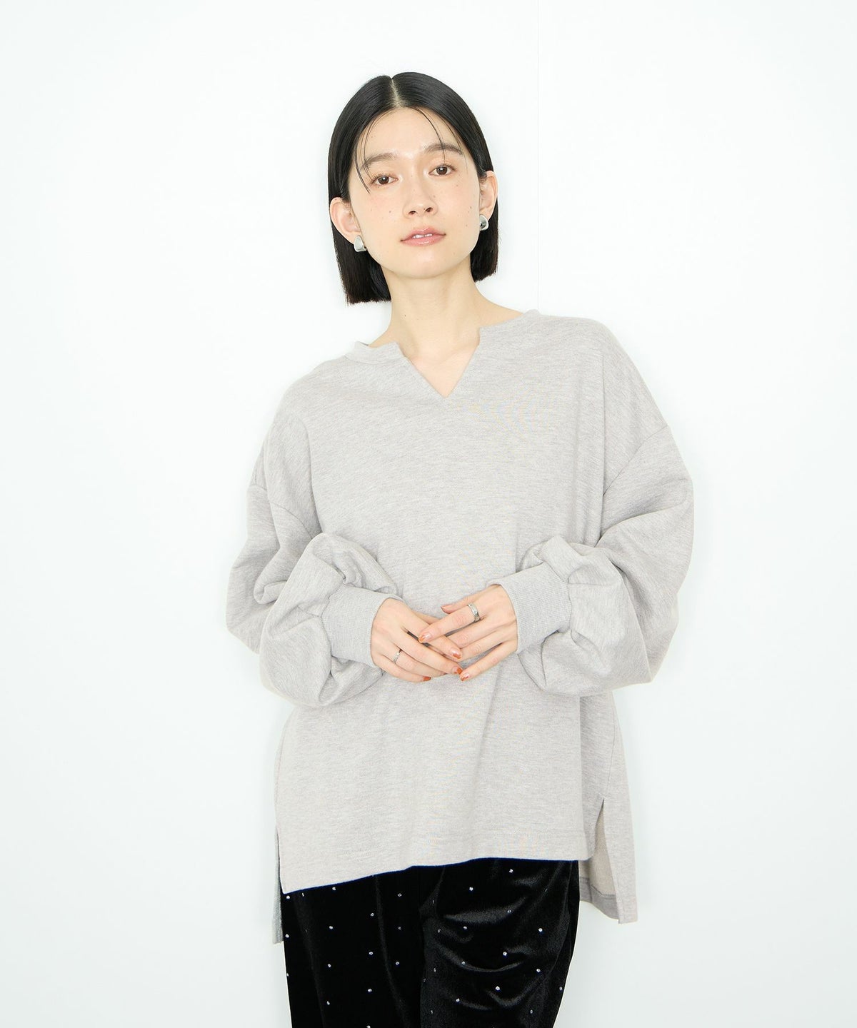  Idnes スウェットVネックプルオーバー レディース