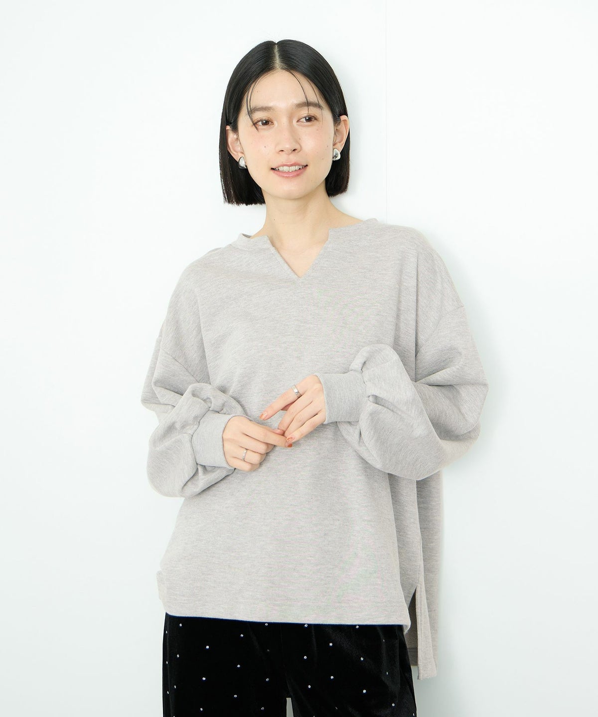  Idnes スウェットVネックプルオーバー レディース