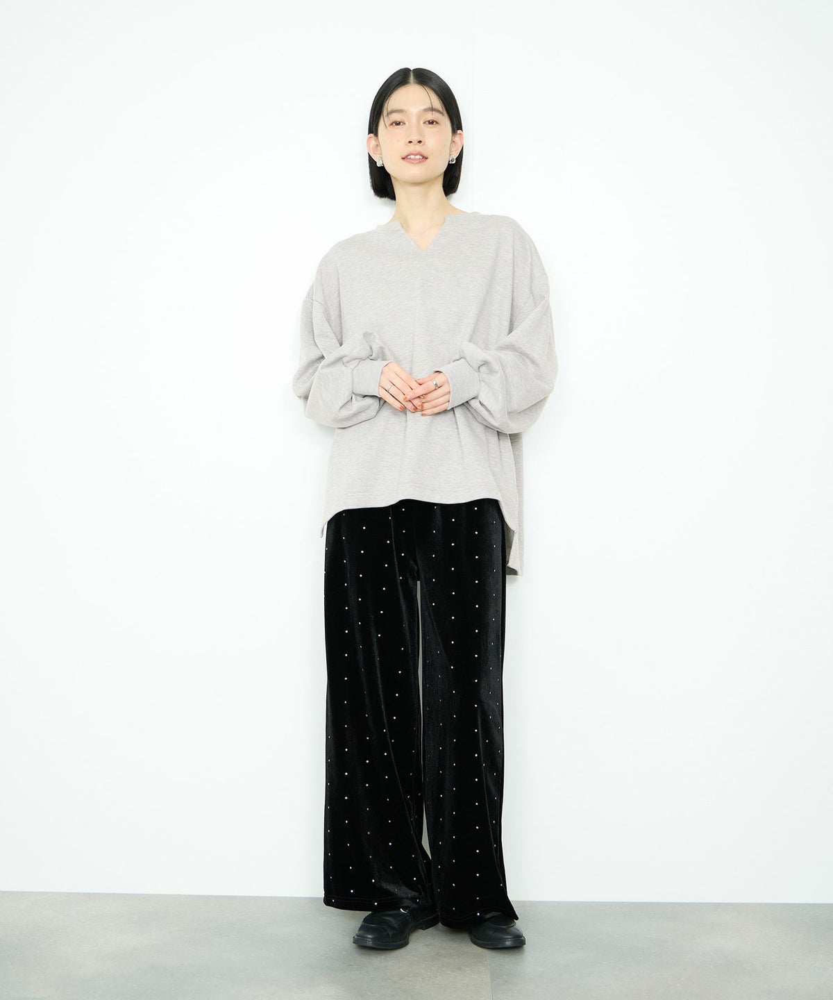  Idnes スウェットVネックプルオーバー レディース