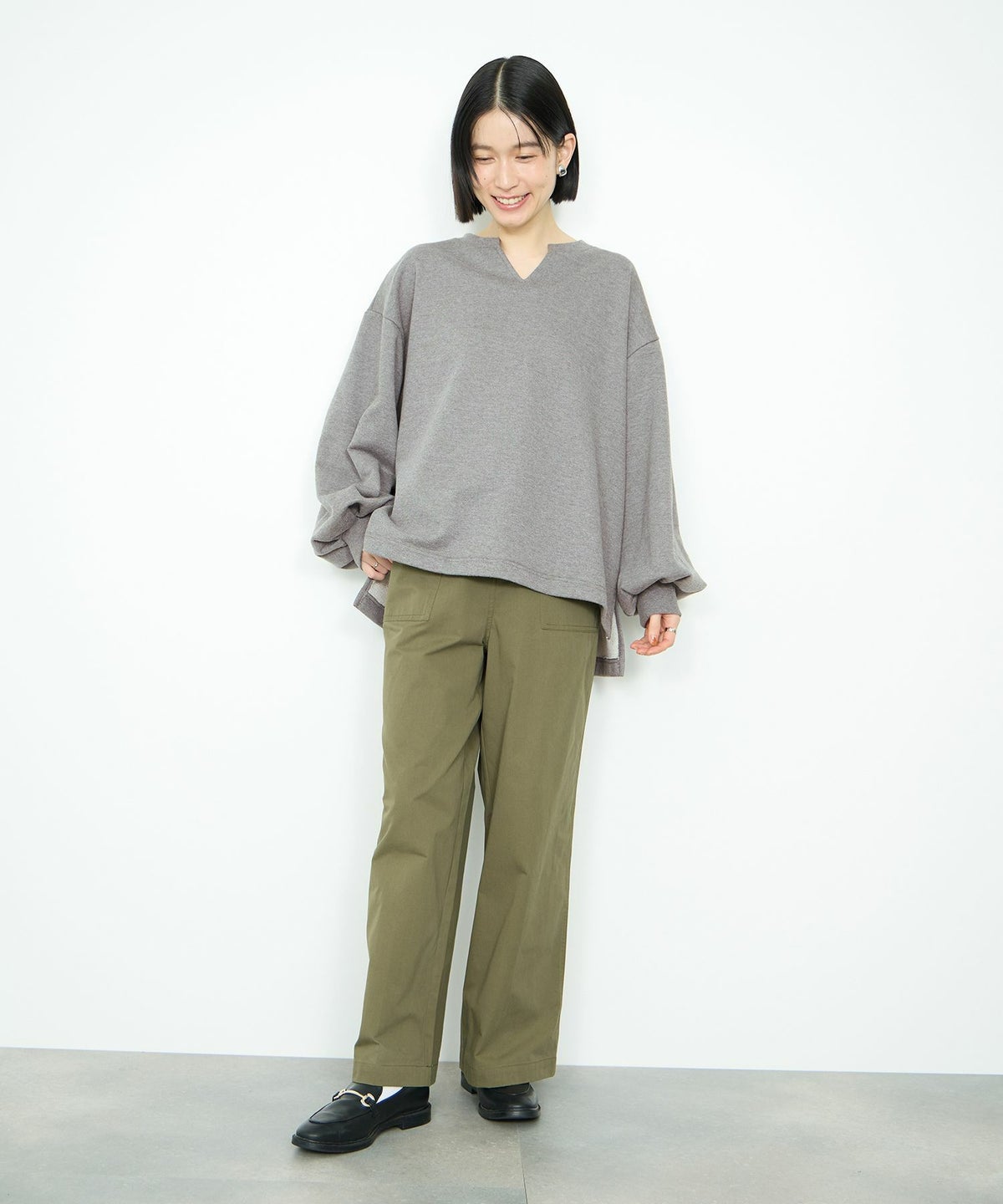  Idnes スウェットVネックプルオーバー レディース