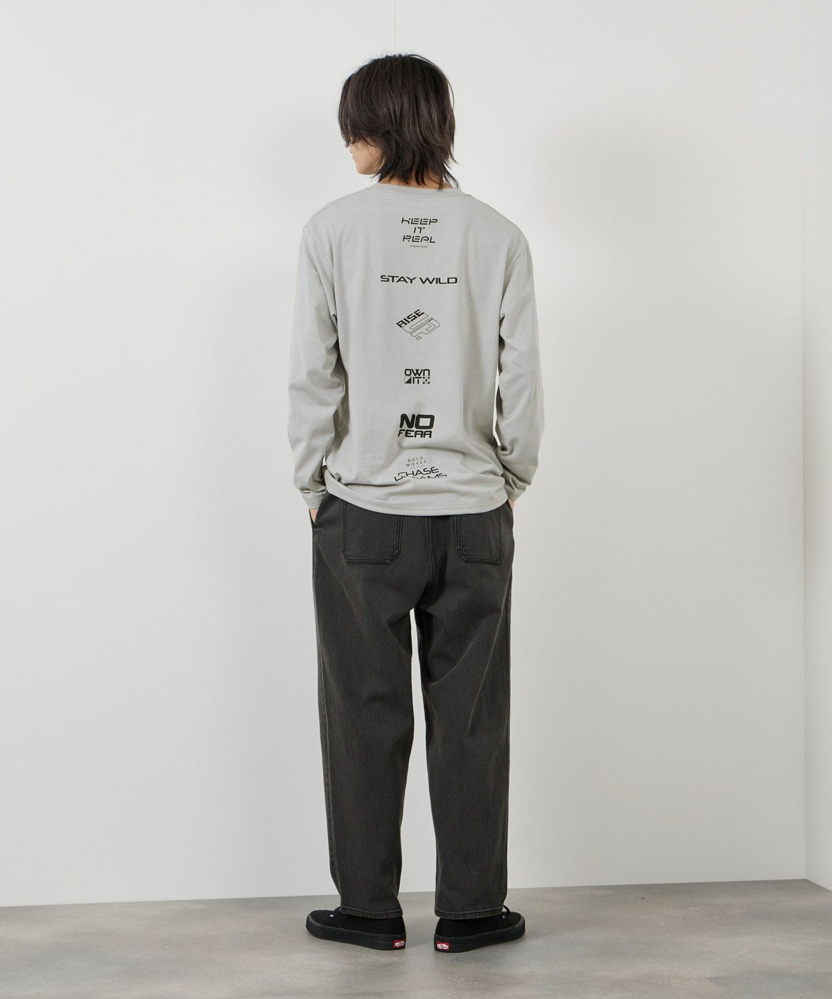 T-GRAPHICS ストリートロゴ長袖Tシャツ メンズ