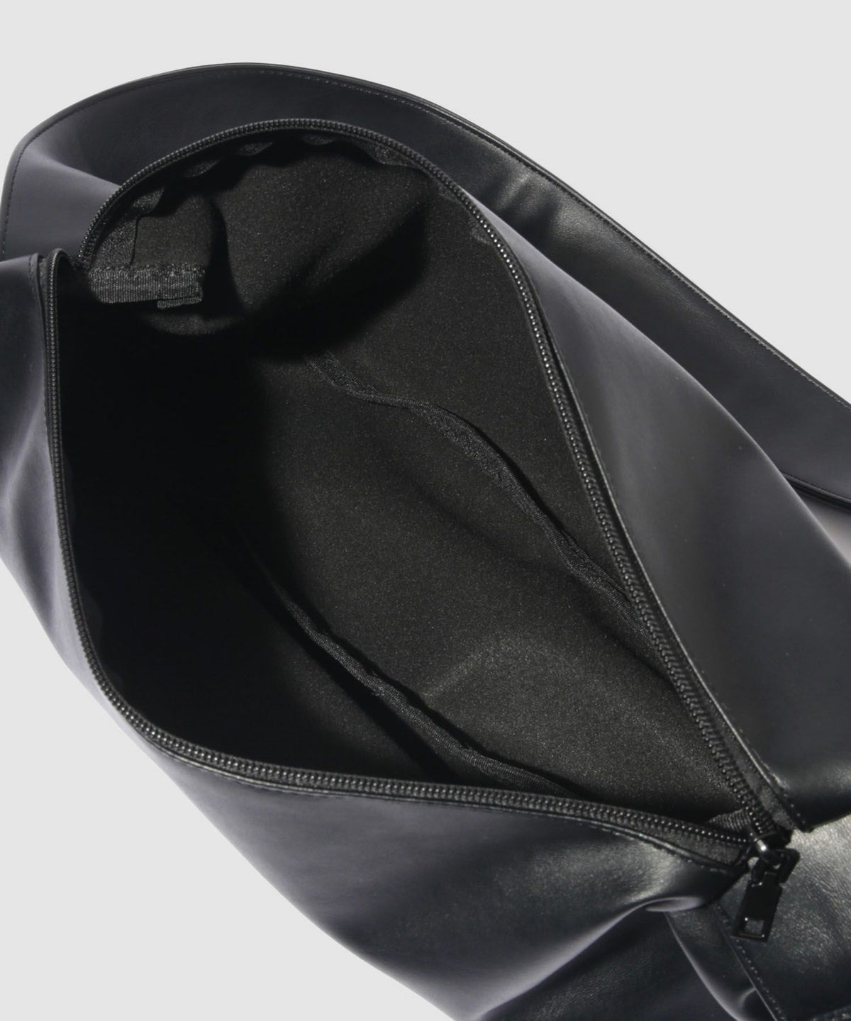 ソフト合皮横型ショルダーバッグ