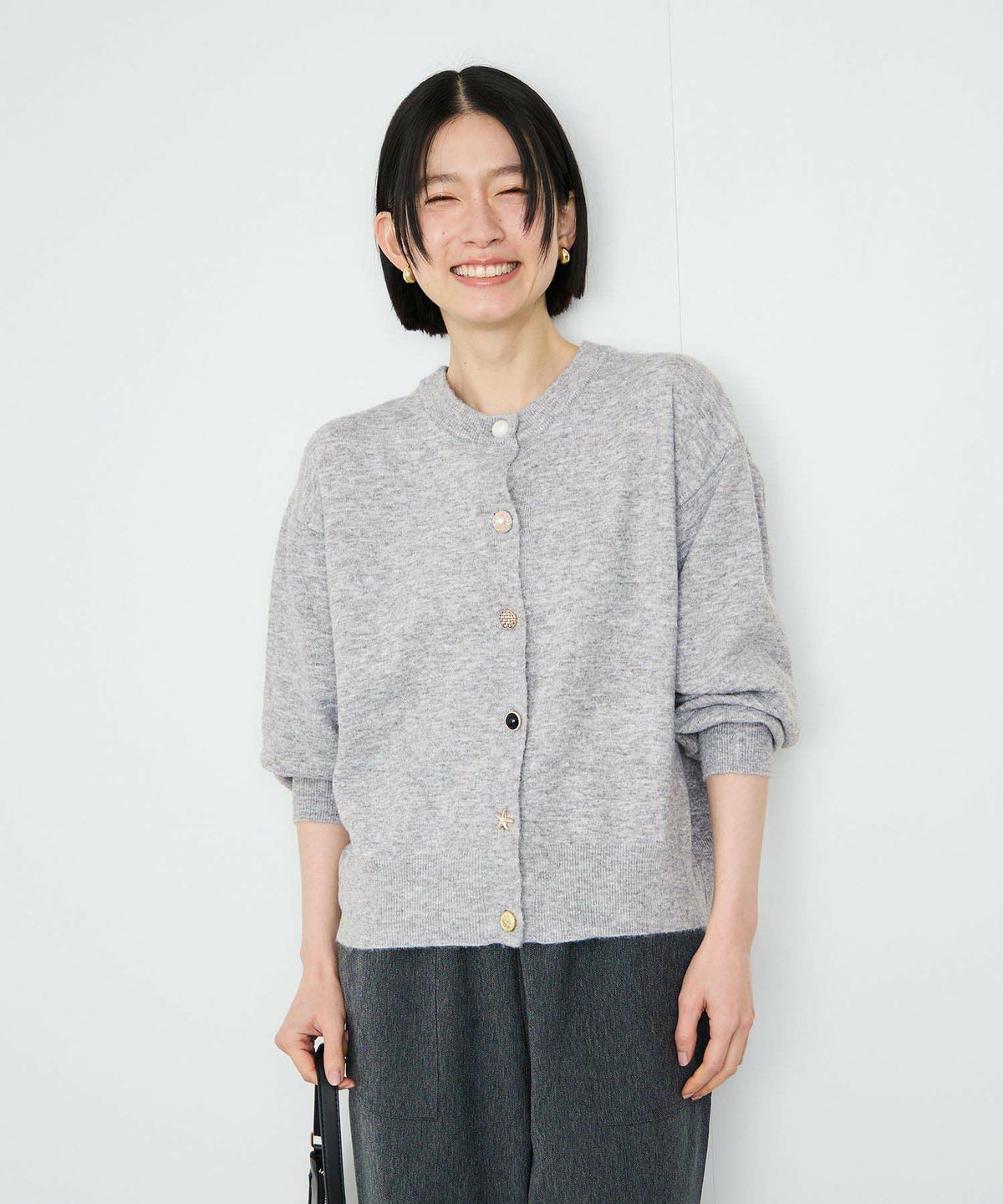 Idnes アソートビジューボタン ヤクライククルーネックカーディガン レディース