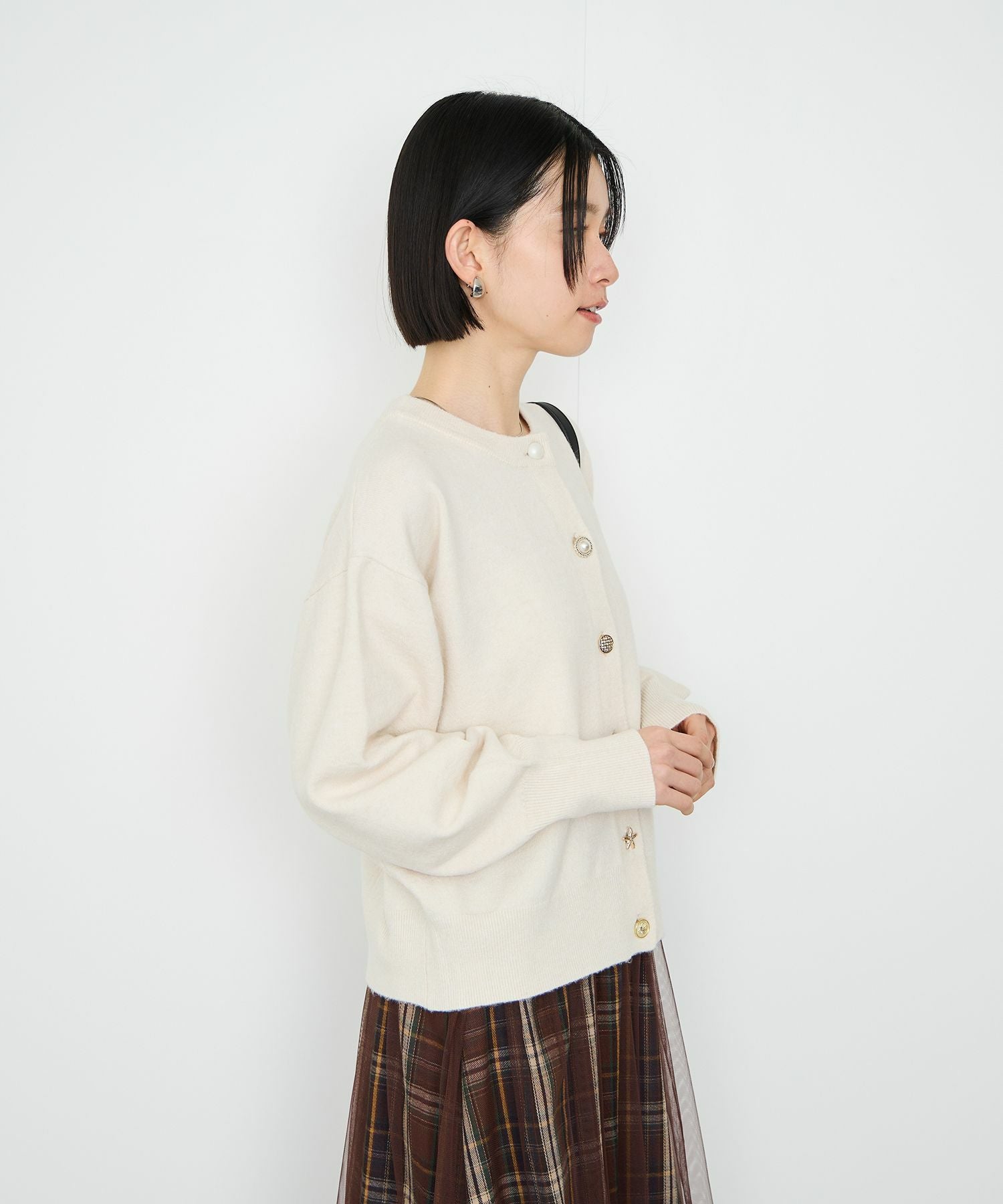 Idnes アソートビジューボタン ヤクライククルーネックカーディガン