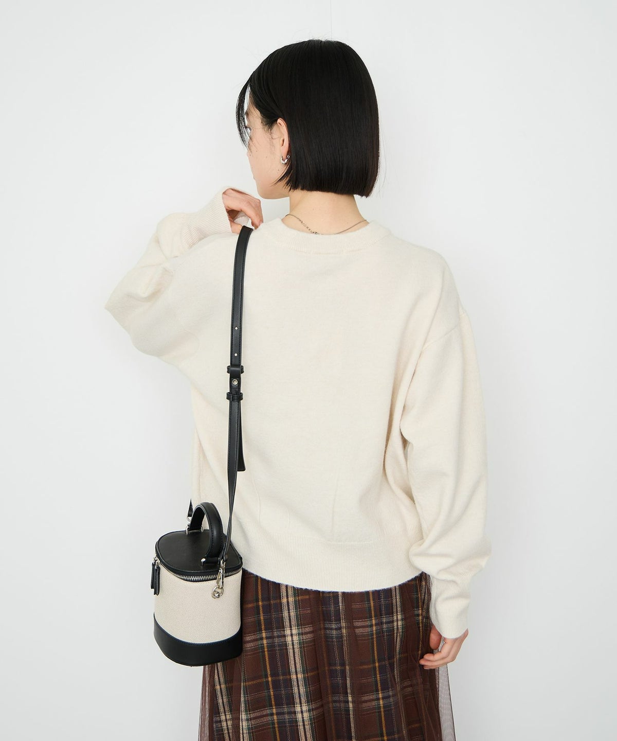 Idnes アソートビジューボタン ヤクライククルーネックカーディガン レディース