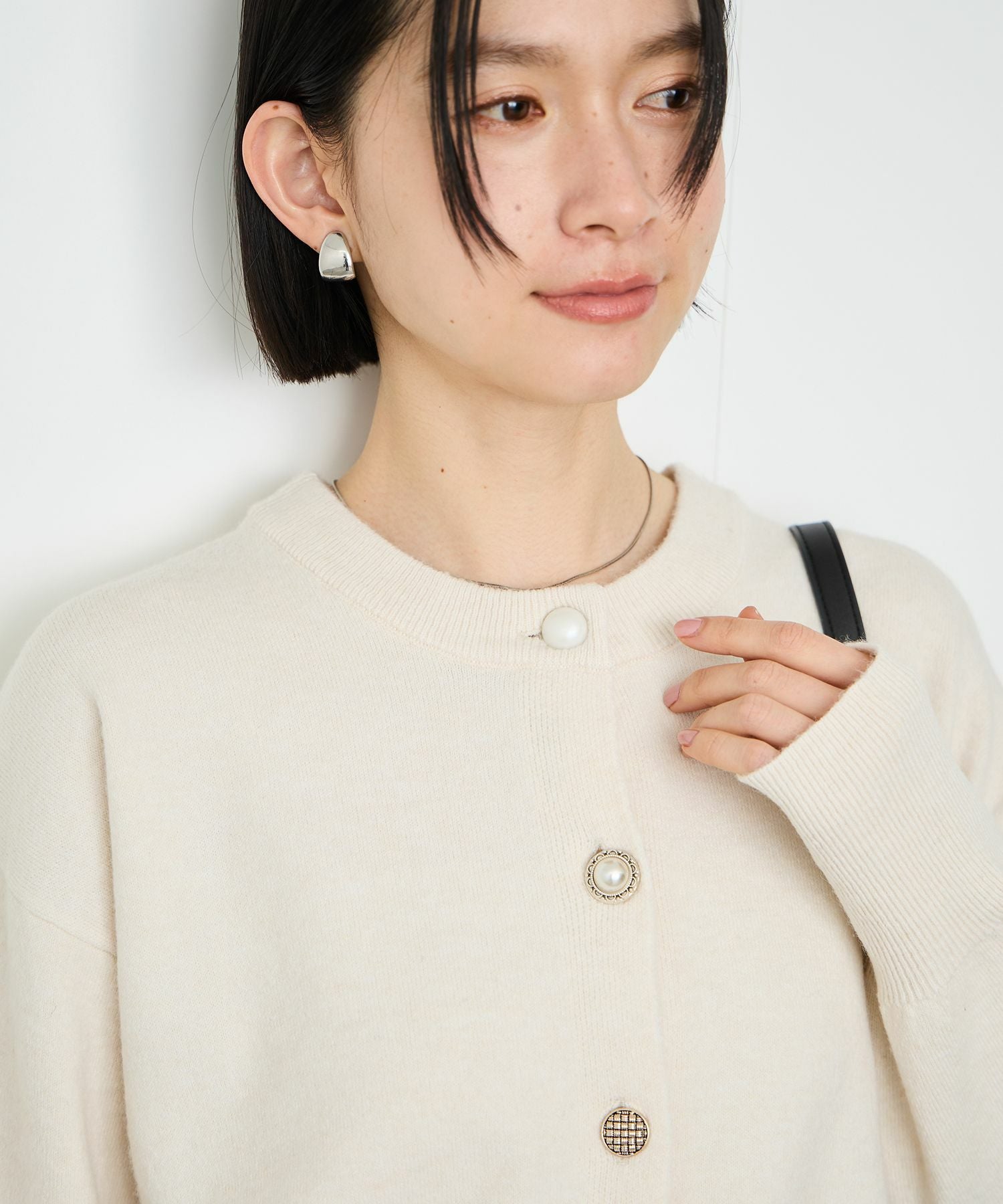 Idnes アソートビジューボタン ヤクライククルーネックカーディガン