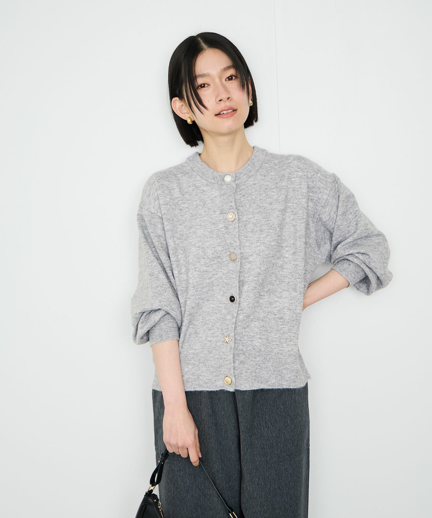 Idnes アソートビジューボタン ヤクライククルーネックカーディガン