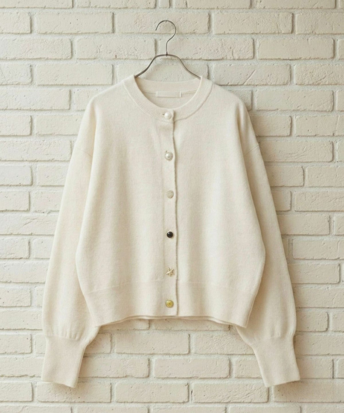 Idnes アソートビジューボタン ヤクライククルーネックカーディガン レディース