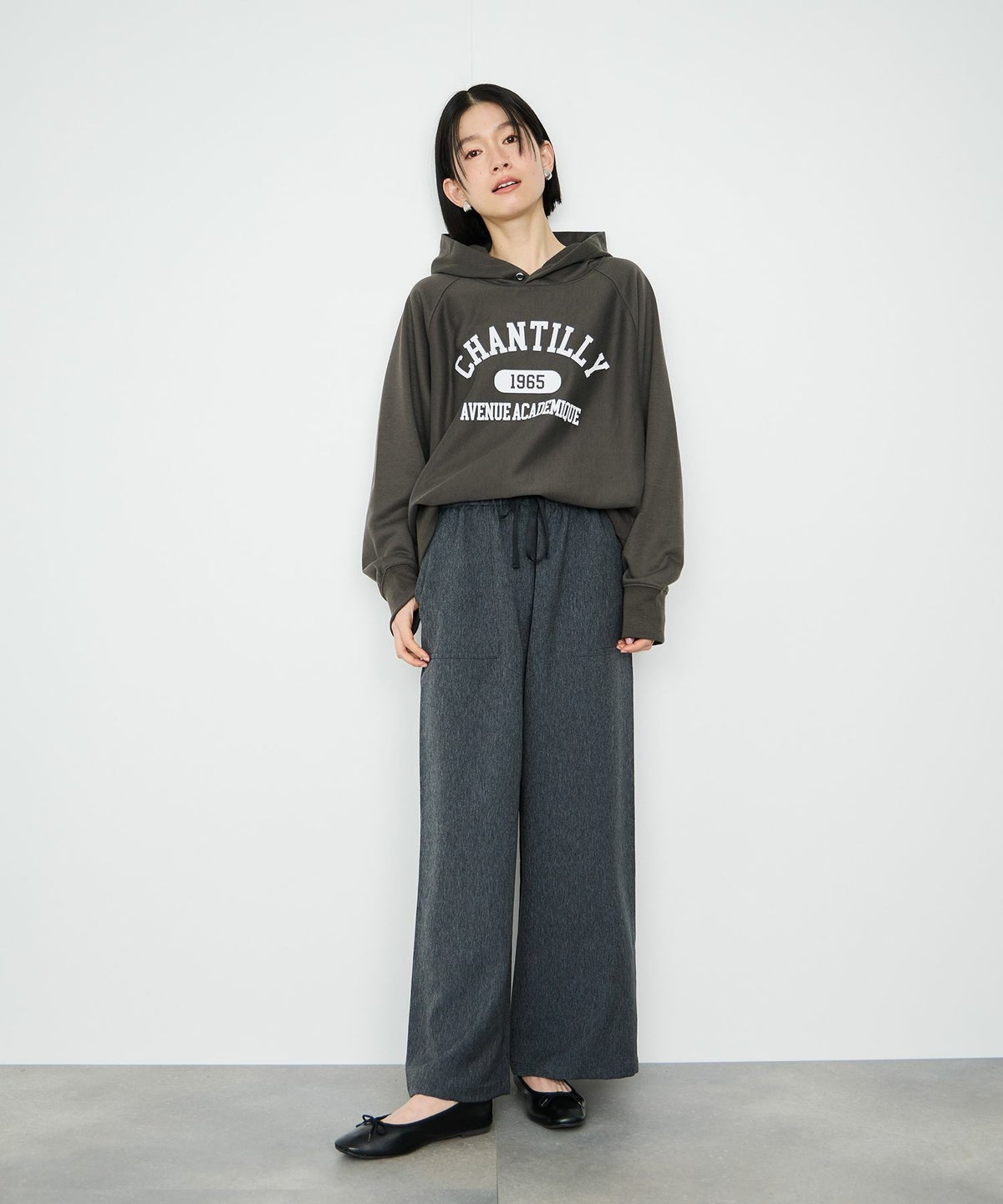 Idnes CHANTILLY カレッジロゴオーバーサイズスウェットパーカー レディース