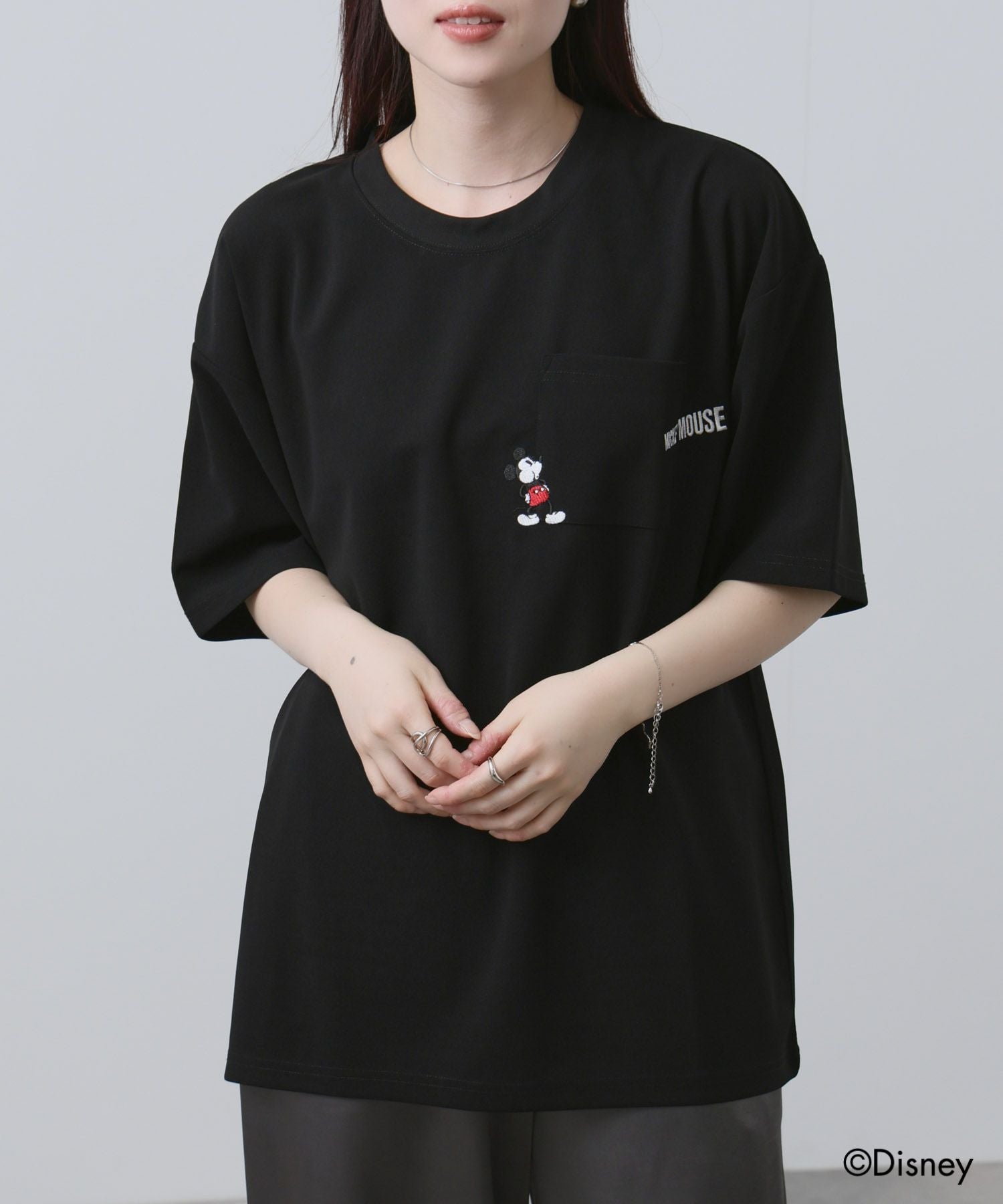 Disney 『ミッキーマウス』 / ポケット刺繍Tシャツ メンズ